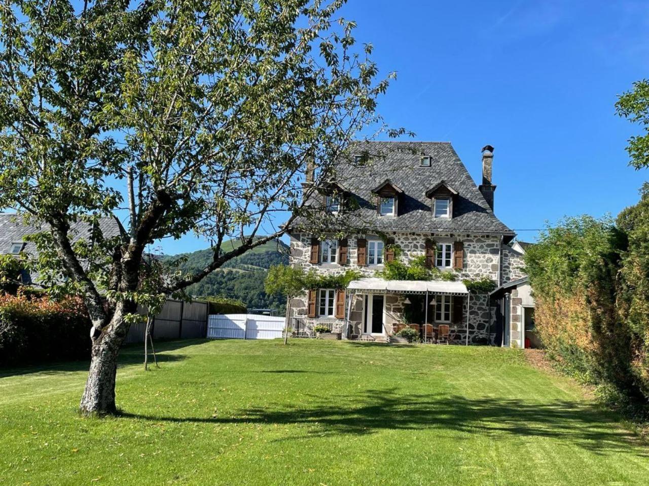 Maison Familiale En Auvergne, Nature Et Confort, 20 Min Lioran Hébergement de vacances *